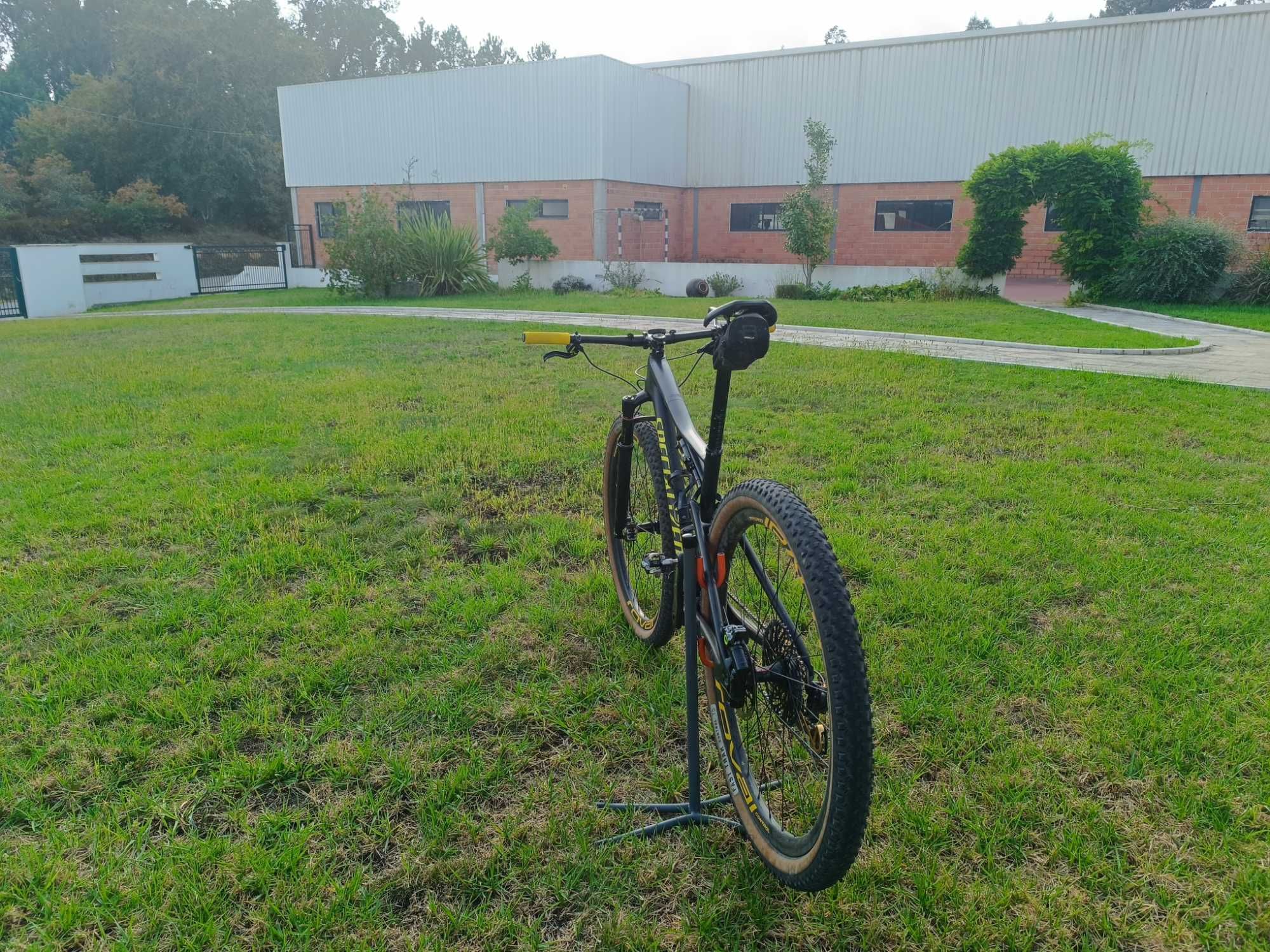 Bicicleta Specialized Expert Carbon 29 - 2019