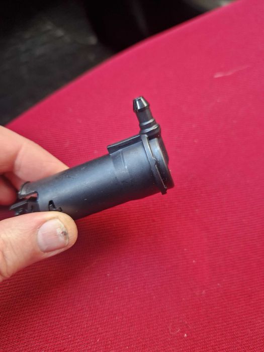 Форсунка омивача камери Ford Mustang MachE