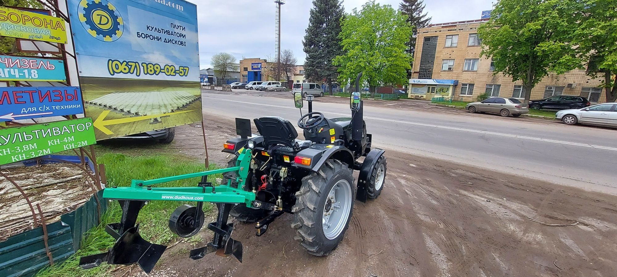 Трактор ДТЗ 5244HPX в зборі з плугом 2х25