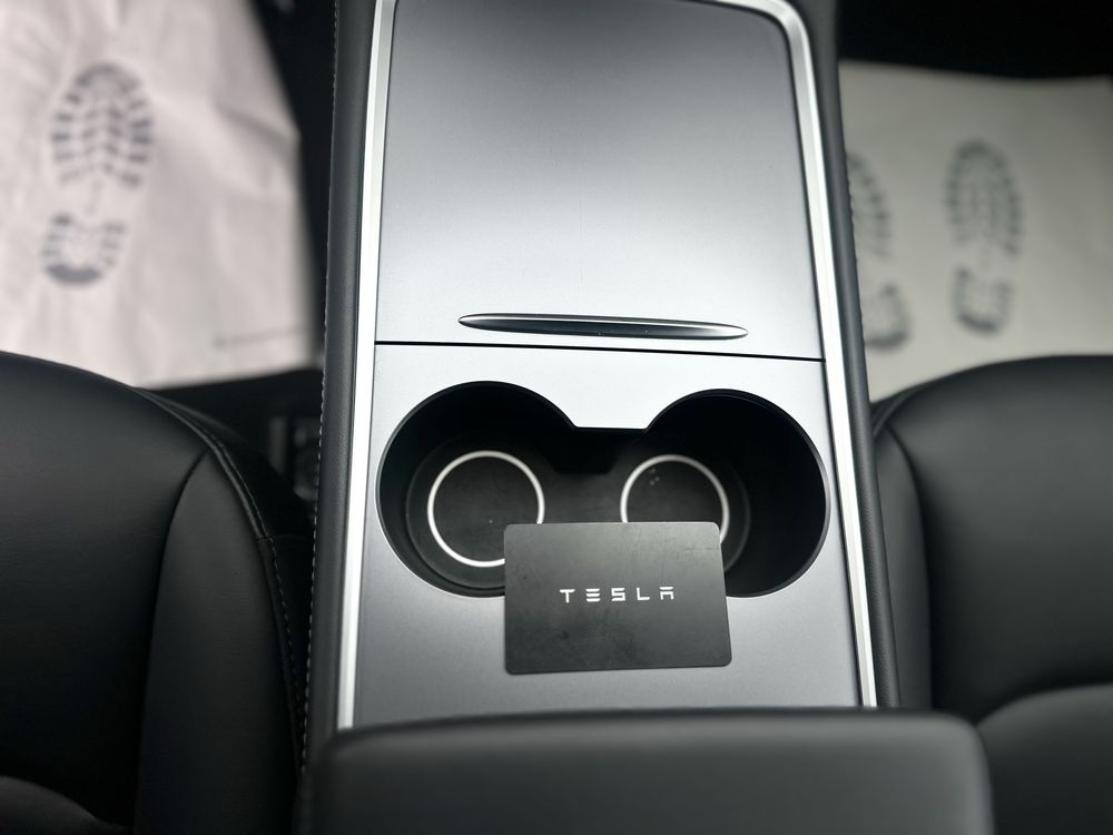 Tesla model Y 5 автопілот