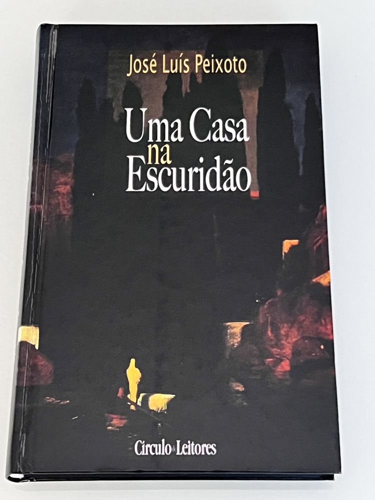 Livro Uma Casa na Escuridão de José Luís Peixoto