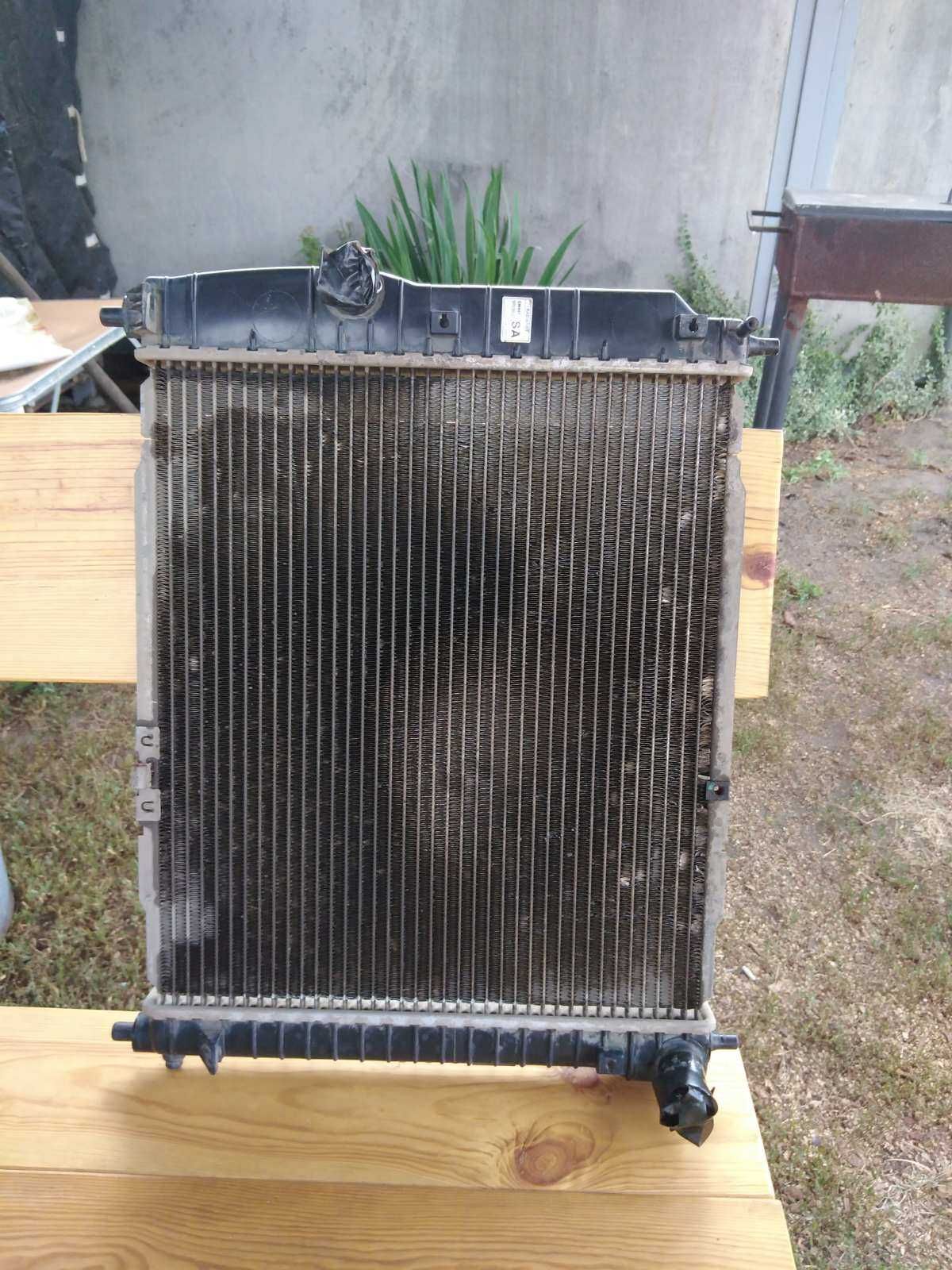 Радиатор охлаждения Авео 2005 год