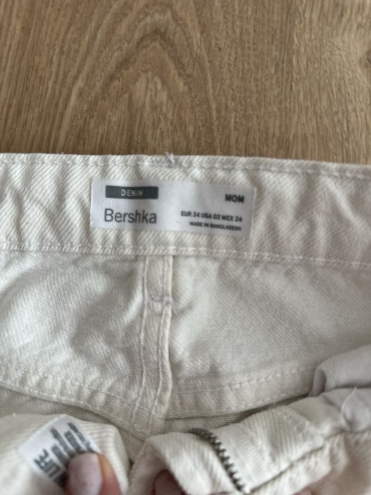 Джинси Mom Bershka 34 розмір