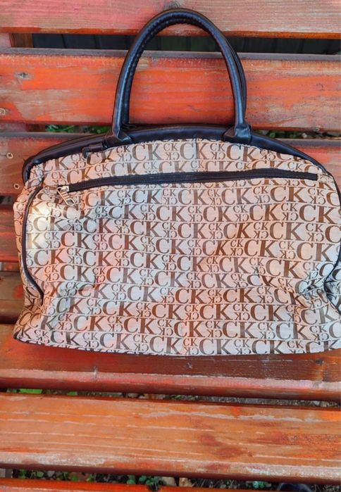 продам сумку calvin klein в добому стані