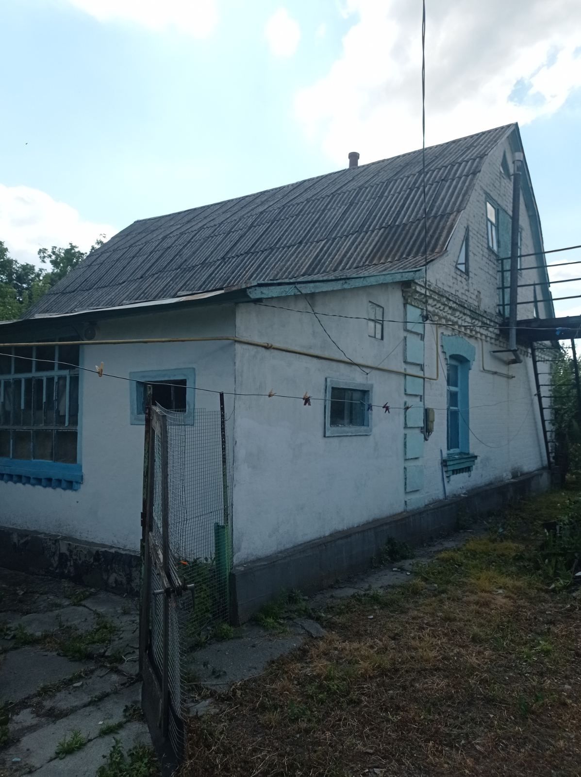 Продаєця будинок