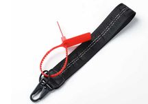 Brelok Off-White industrial keychain black