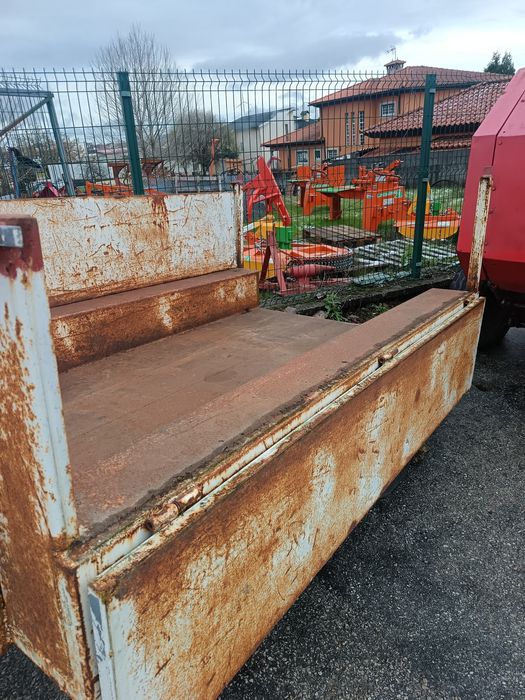 Reboque basculante de gamela reforçado