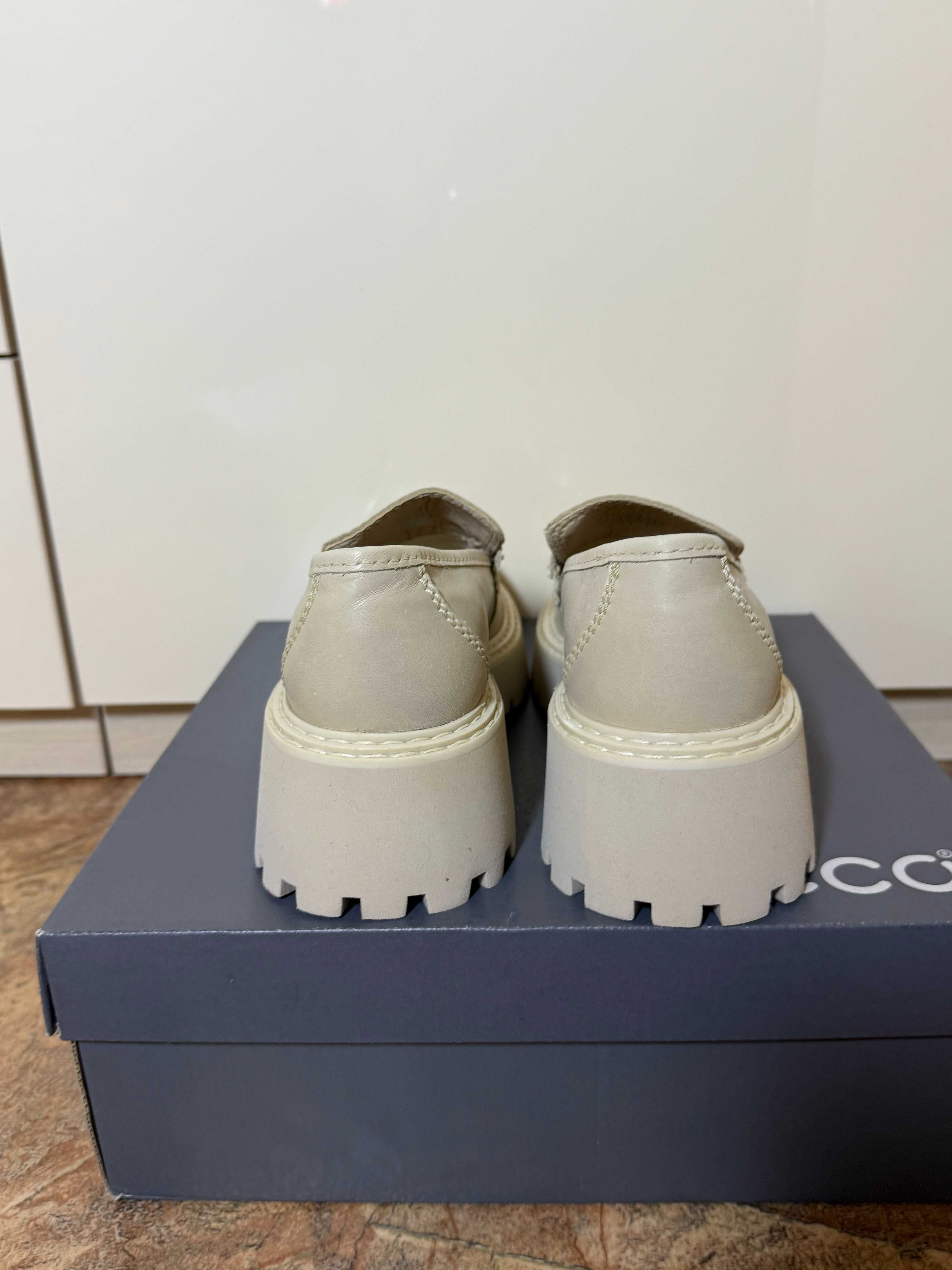 Нові лофери Mango, 39 розмір