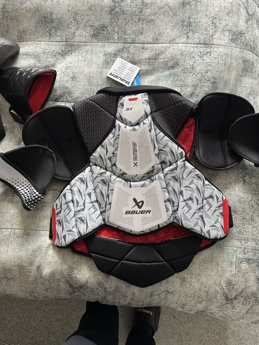 Нагрудники  Хоккейные Bauer HyperLite размер Xl