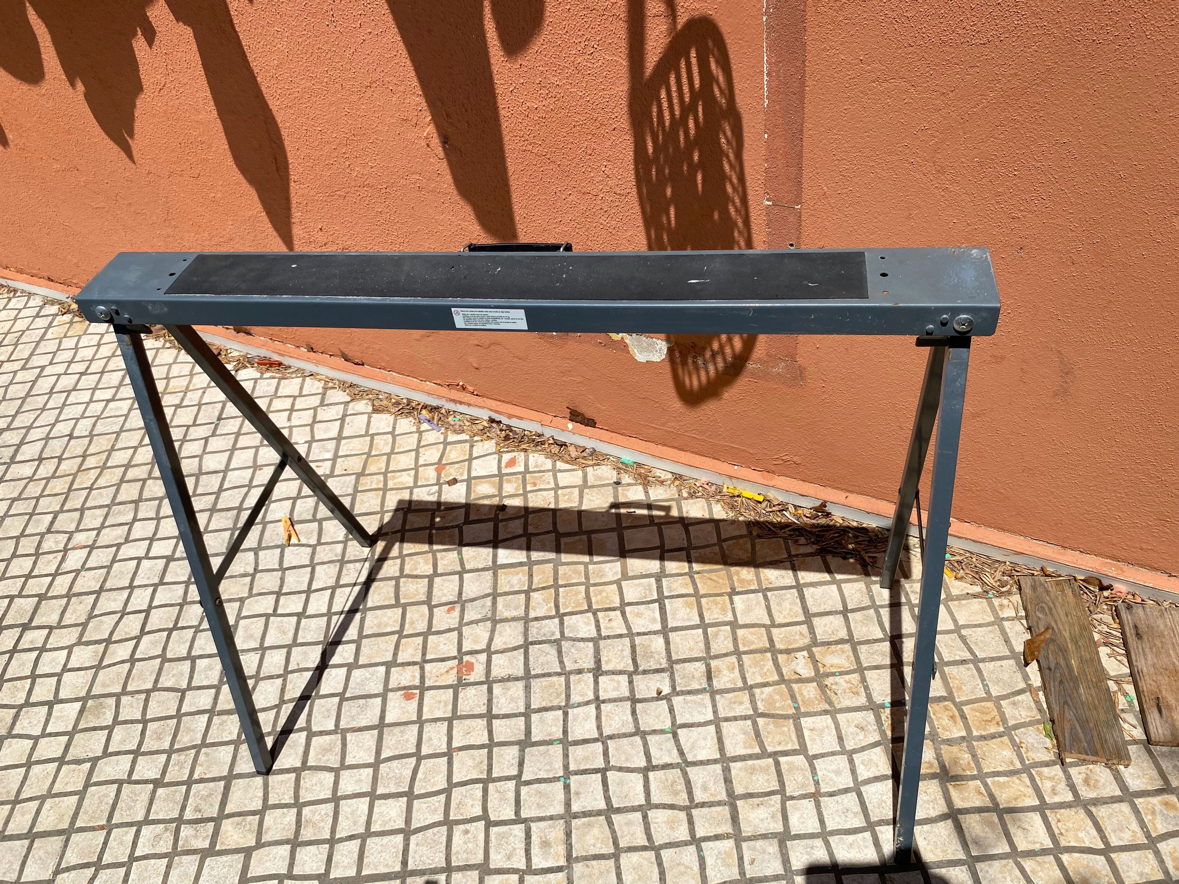 Par de cavaletes em metal, muito sólidos, 150kg carga máxima cada um