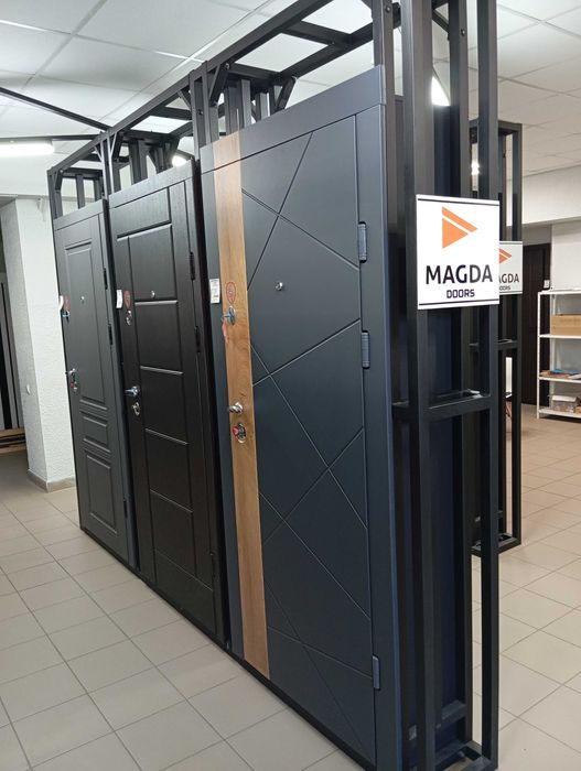 Вхідні двері  MAGDA мІжкімнатні KORFAD  вікна STEKO.REHAU