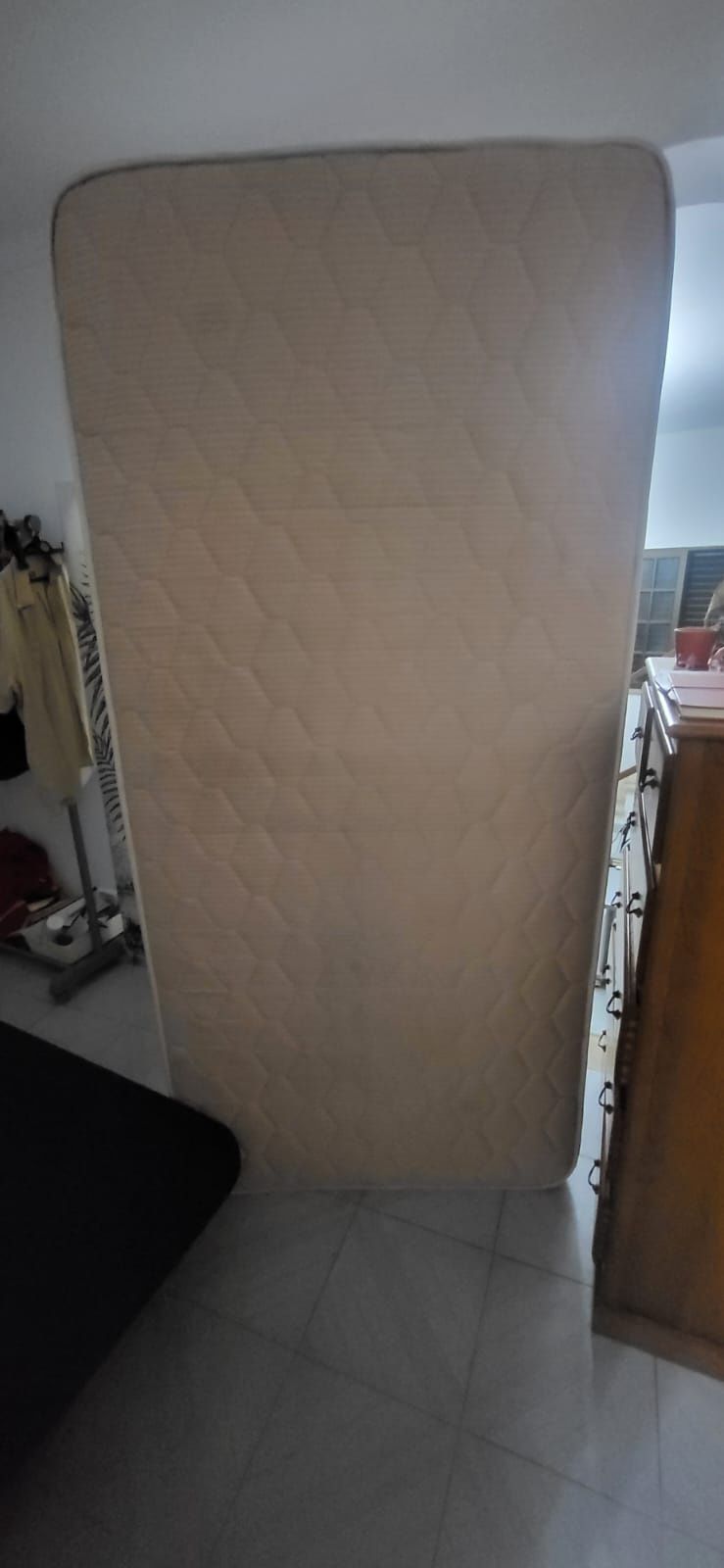 Vendo cama solteiro +colchao incluido