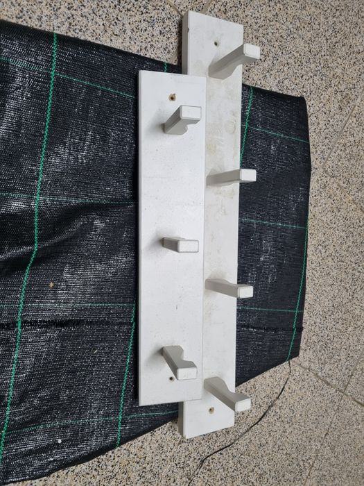 Cabide lacado em branco