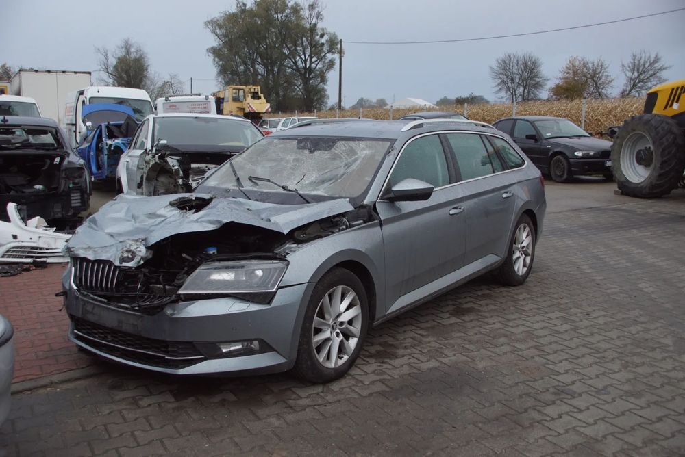Auto na części - Skoda Superb III 2.0 TDI 150 KM DFGA QFZ LF7M 2018R Silnik Skrzynia Drzwi Zderzak Błotnik Klapa Lampa Lusterko Klamka Deska Kokpit Sterownik Moduł Czujnik Licznik Wyświetlacz Kierownica Panel