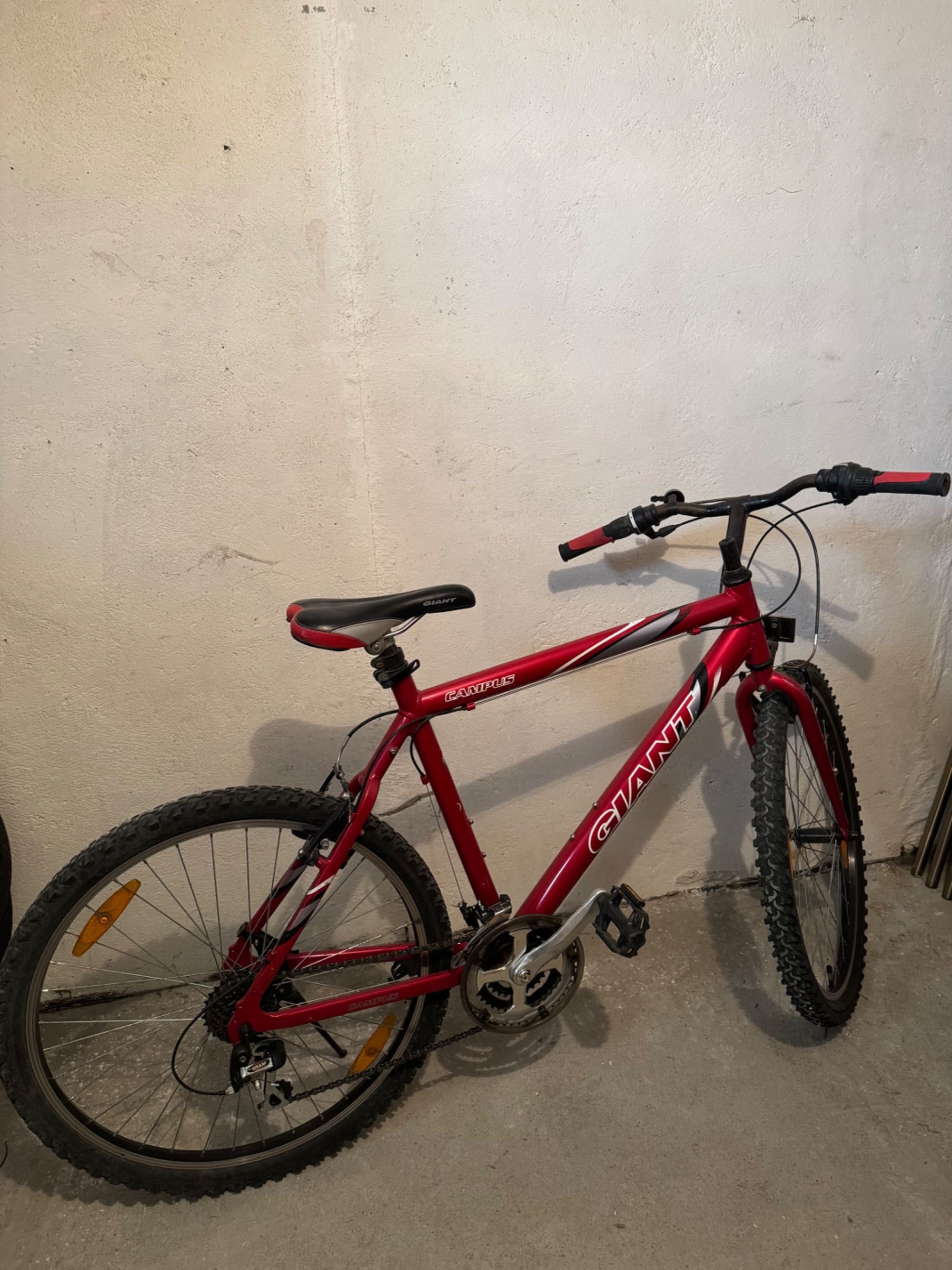 Rower Giant Campus rozmiar ramy 21” opony 26 cali