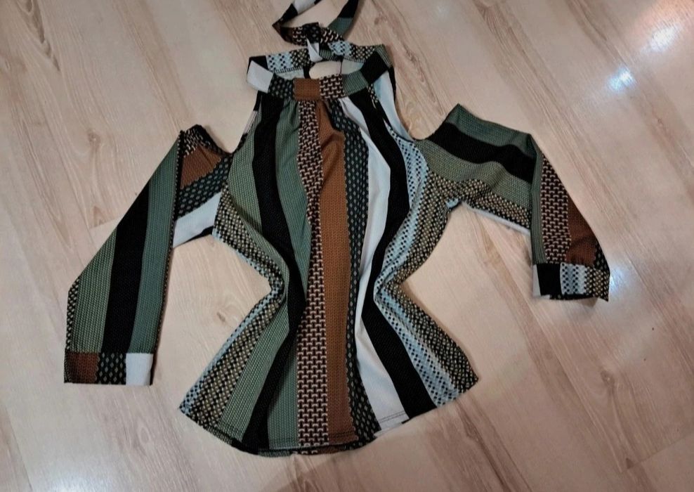 Bluzka odkryte ramiona