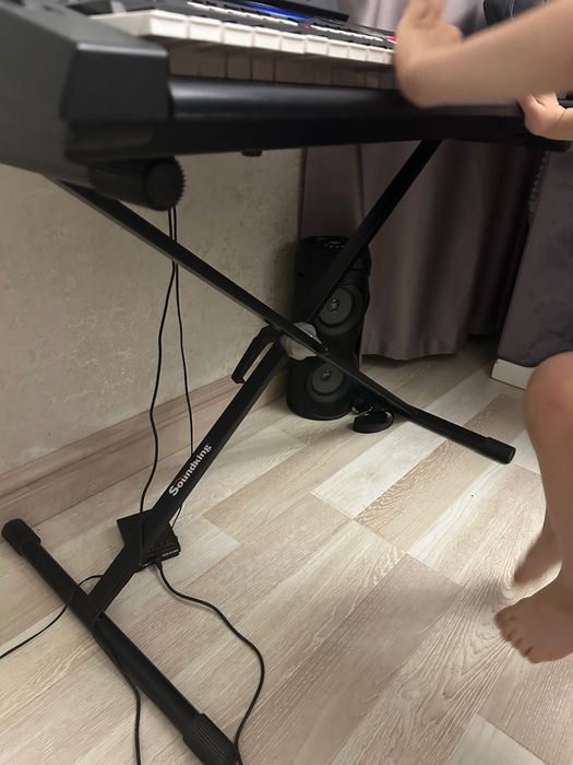 Продам синтезатор Yamaha PSR 433