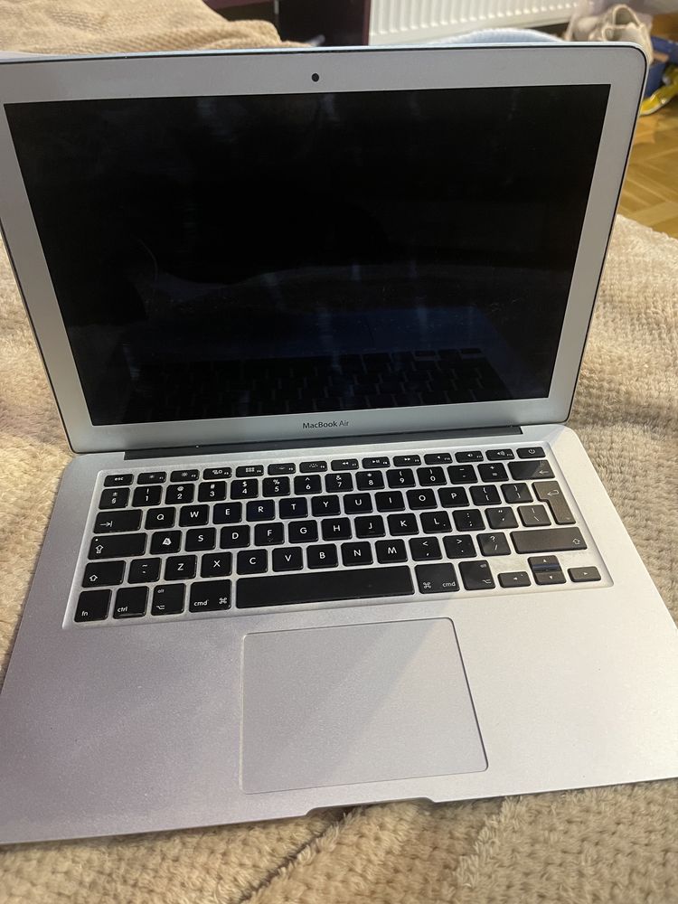 MacBook Air 13 cali STAN BARDZO DOBRY + ładowarka i białe etui GRATIS!