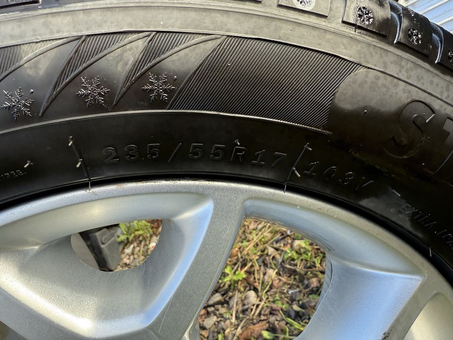 Alufelgi 17 z oponami zima  Ford Kuga 235/55r17 23r