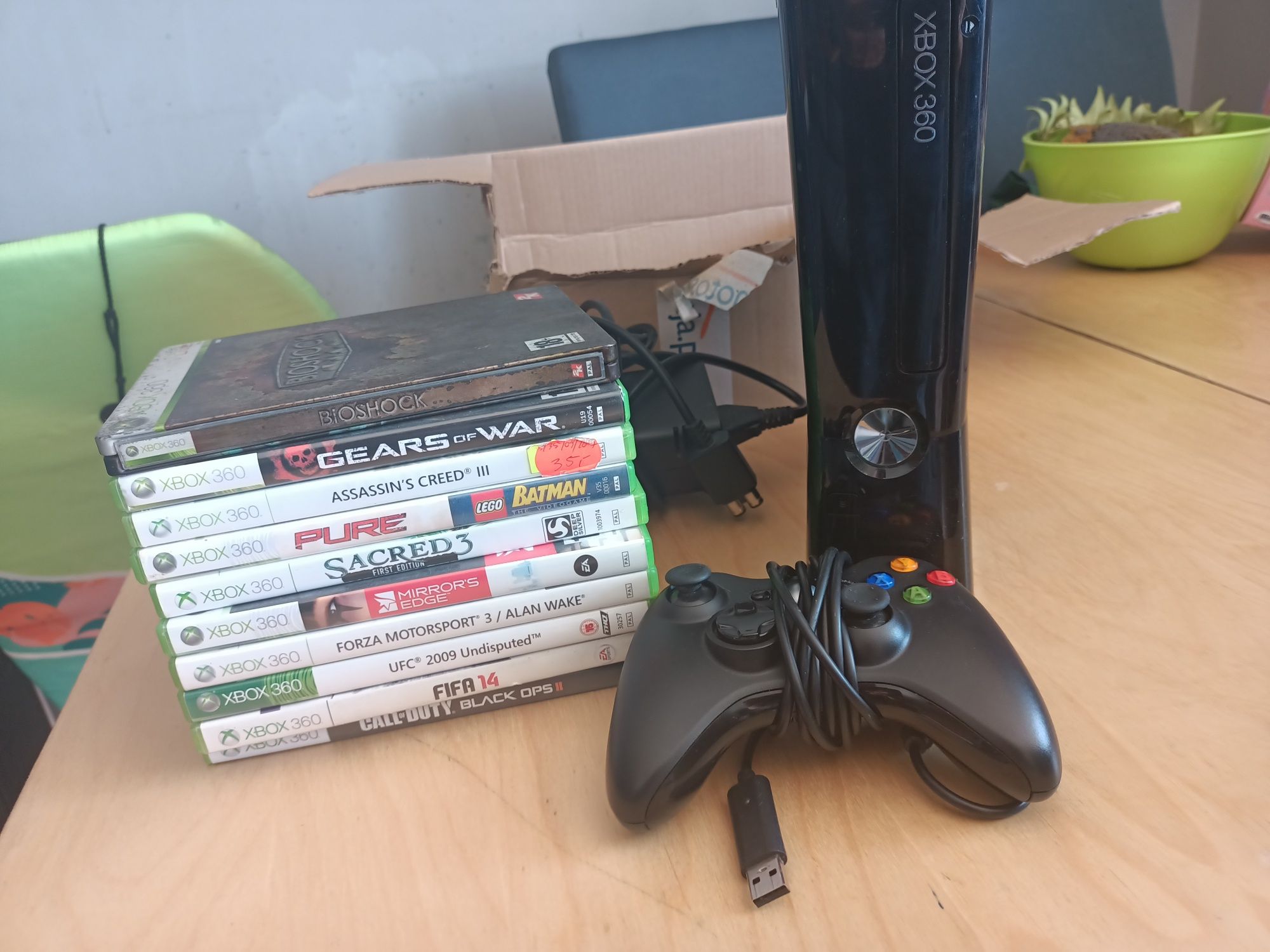 Konsola Xbox 360 z padem i 10 super grami komplet