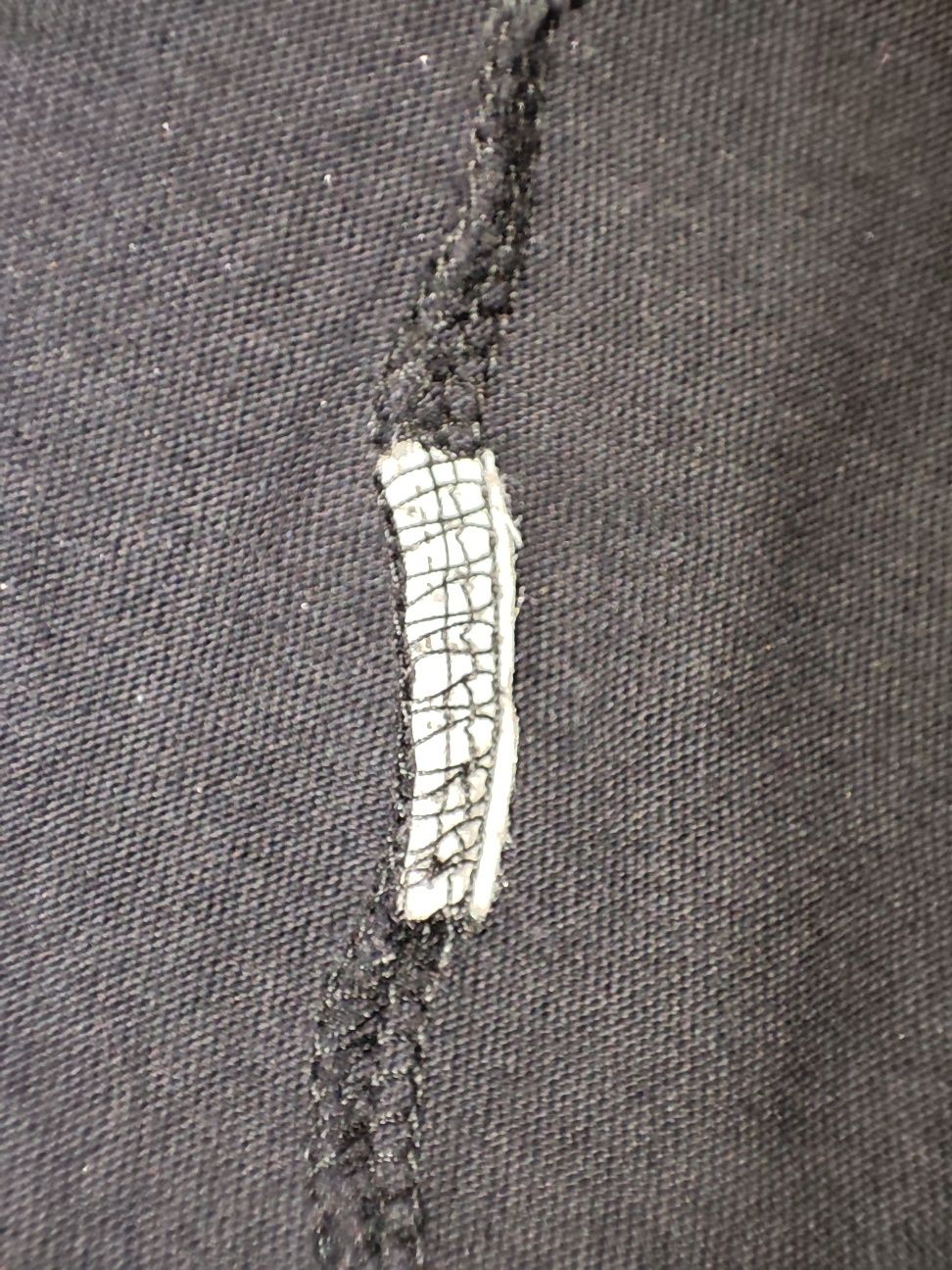 Ti-shirt  Croop  disign.  S.  Czarny z dużym jasnym obrazem.