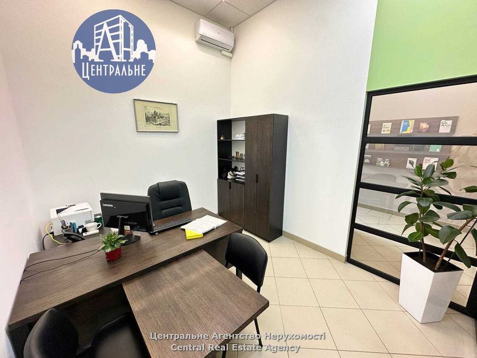 Оренда просторого кабінетного офісного приміщення в центрі, 8€/м.кв.