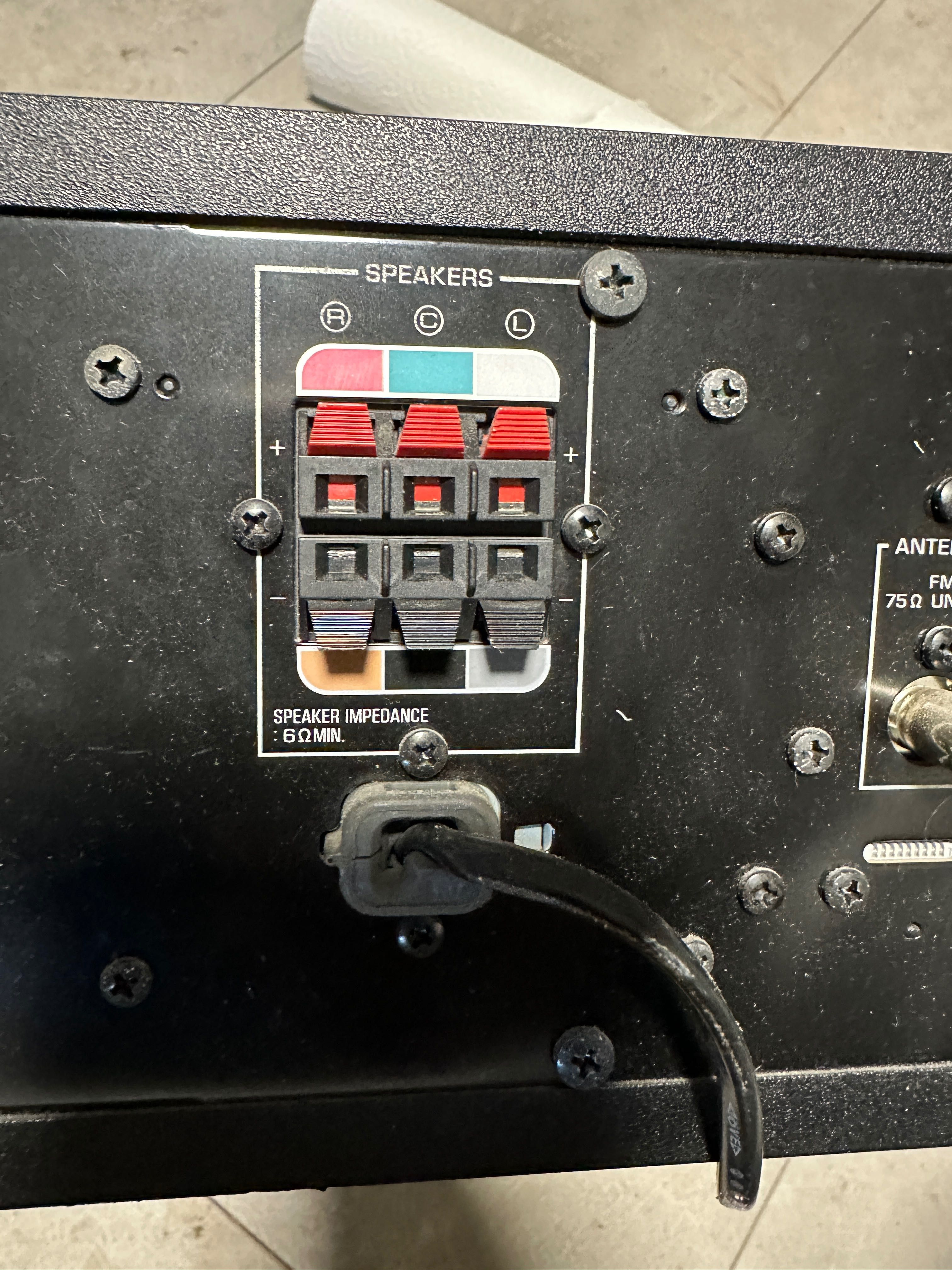 Wzmacniacz YAMAHA SR-300 2,1 z subwooferem i pilotem