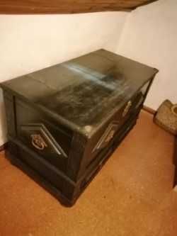 Arca antiga em madeira