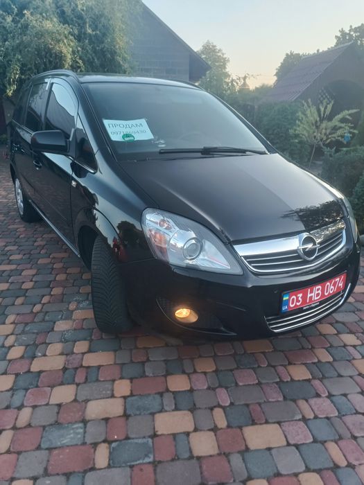 OPEL zafira b 2011r