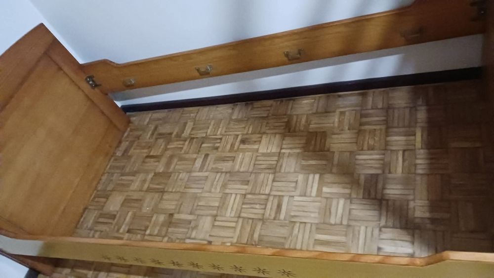 Beliche de duas camas em madeira