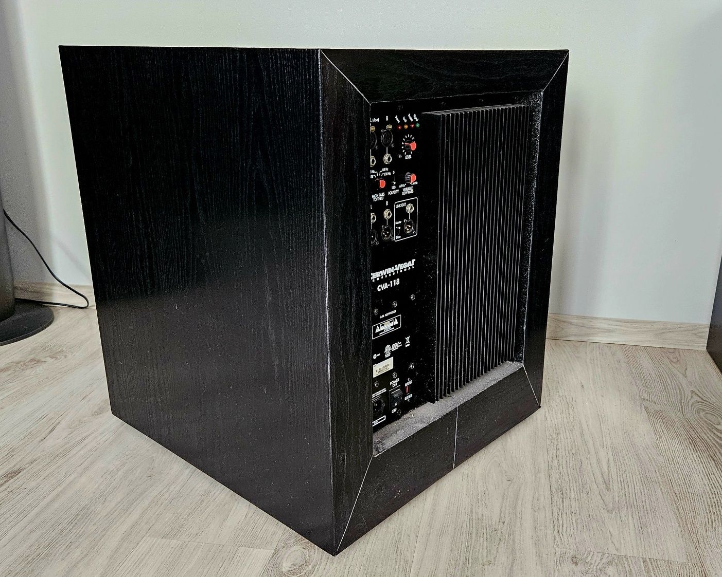 Potężny subwoofer Cerwin Vega CVa/Hfa 18 700w rms - aktywny