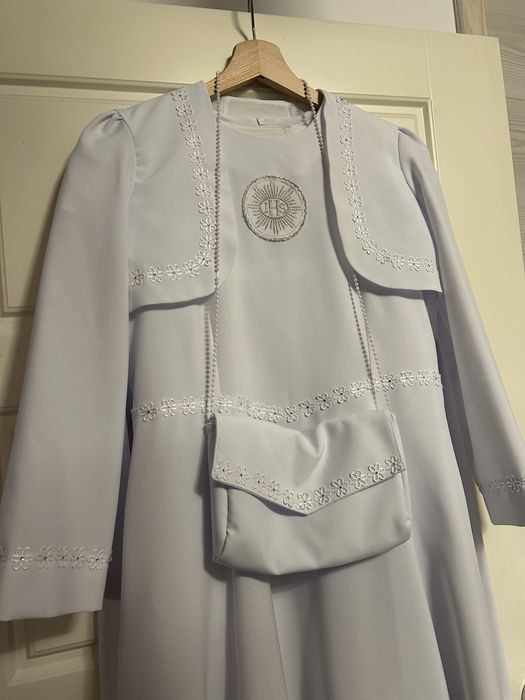 Alba komunijna, sukienka