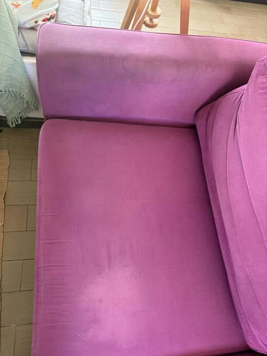 Sofa de 2 lugares com muito uso