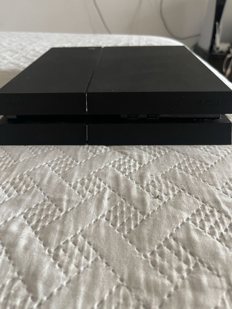 Vendo ps4 usada em bom estado