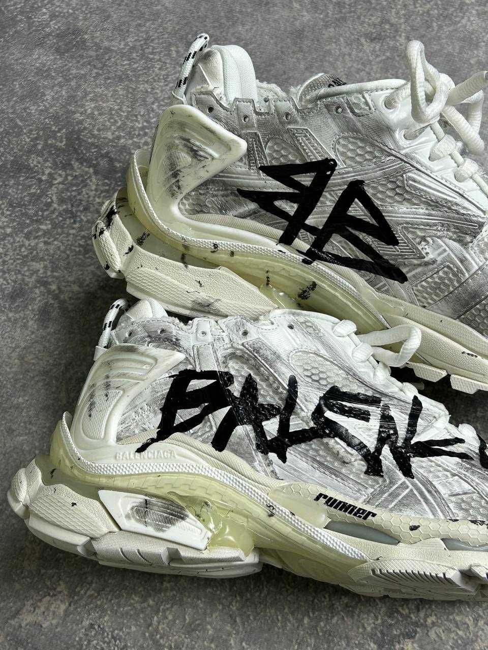 BALENCIAGA Runner graffiti кроссовки белые кеди кросівки чорні 43 40