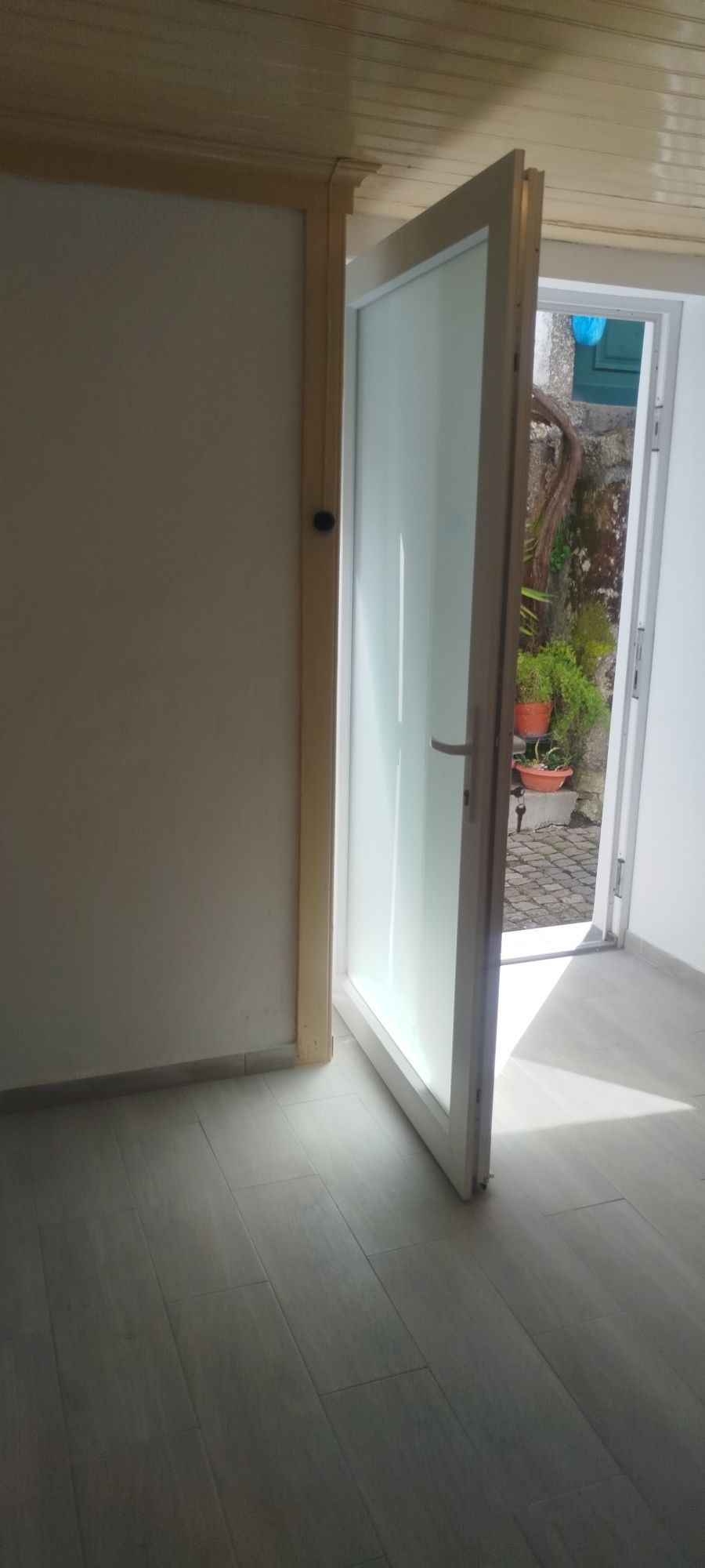 Moradia T2 renovada. Ótimo investimento