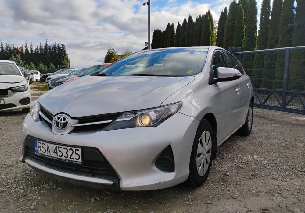 Toyota Auris 2014r, 1.3 Benzyna. Uszkodzony prawy tył. Jeździ.