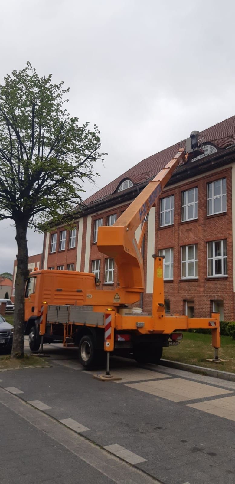 Podnośnik koszowy 30 m wynajem