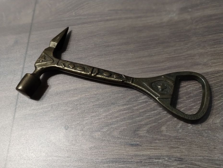 Kolekcjonerski mosiężny otwieracz do piwa vintage