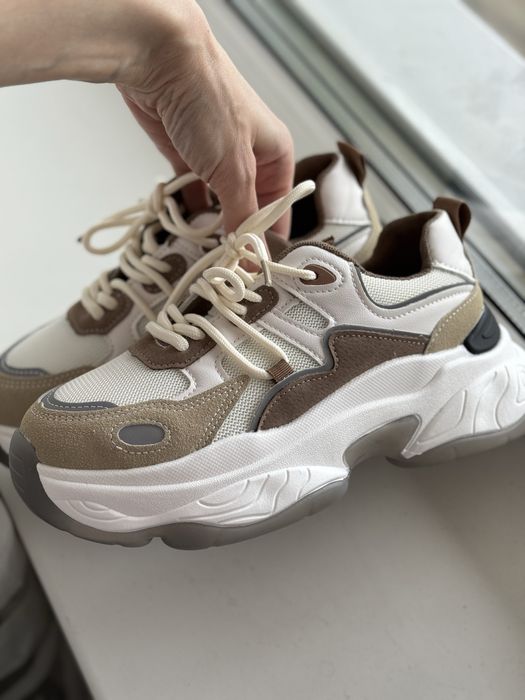 Кросівки жіночі нові