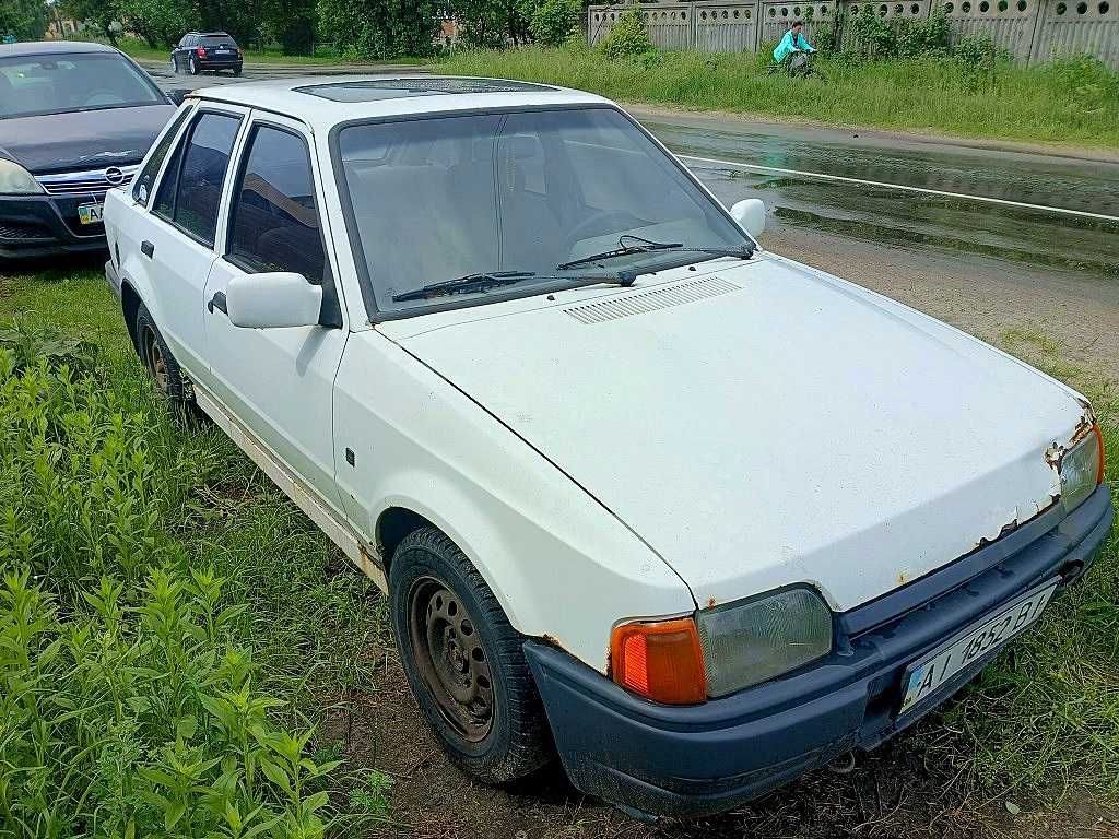 Продам Форда на ходу.+до нього кузов на запчастини.
