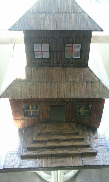 Casa japonesa feita em madeira e paus de fósforo