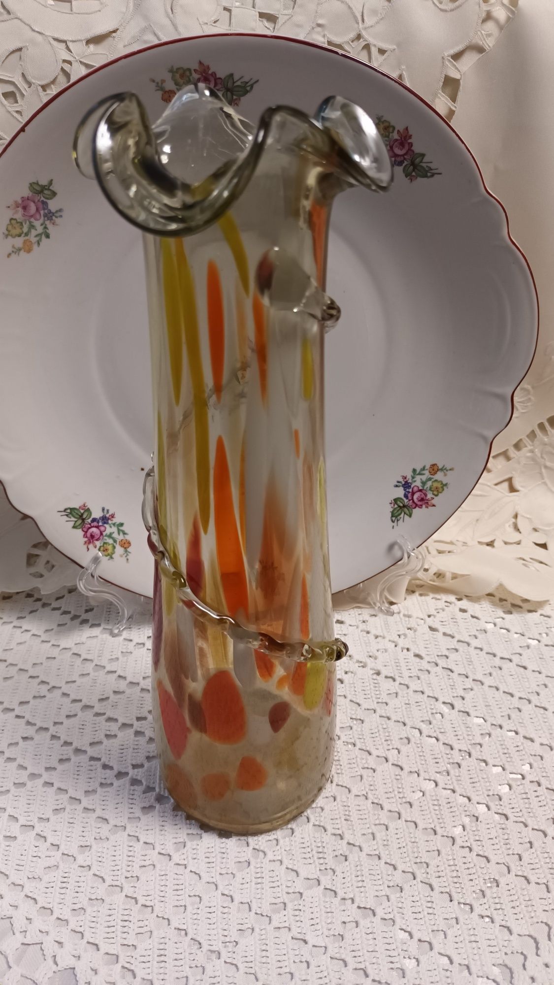 Цветное стекло,   конфетница, кувшинчик, часы.