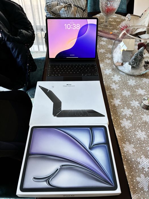 Ipad Air 13” M3 Wi-Fi + 5G  C/ Magic Keyboard - Novembro 2025