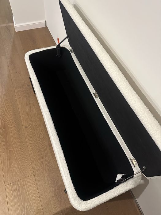 Kremowa Pufa ławka ze schowkiem boucle