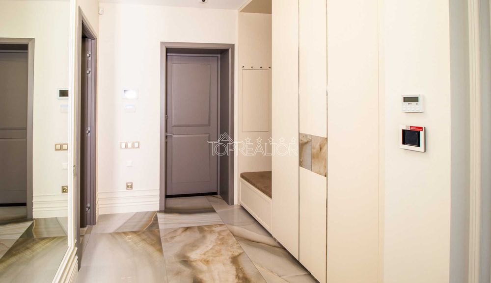 У продажі сучасний будинок с басейном в селищі Лісне! Без комісії!