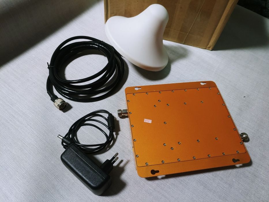 Підсилювач 3G/4G інтернету та зв'язку тридіапазонний  300-400 кв. м.