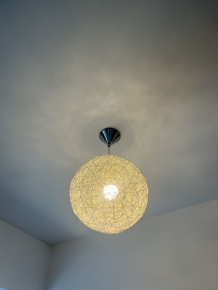 Lampa sufitowa srebrna kula