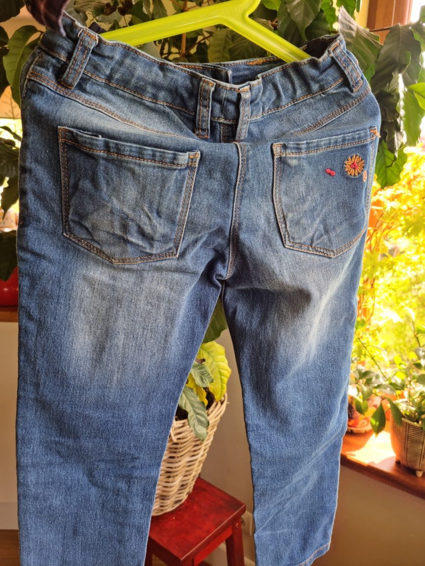 Super spodnie jeansowe NEXT 116 cm na 6 lat haftowane kwiatuszki