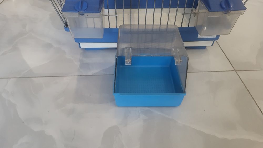 Klatka dla kanarka. Z basenem.